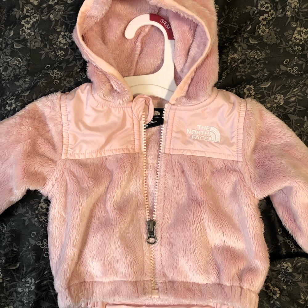 Infant pink north face jacket size 0-3 months..barely worn